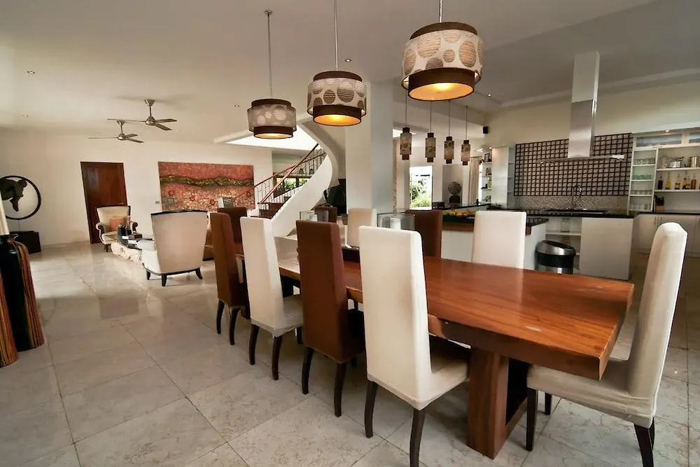 קנגו Villa Kaira